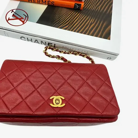 Vintage Red Chanel Lambskin Leather Small Single Flap with 24k gold-plated HW - Picture 4 of 15